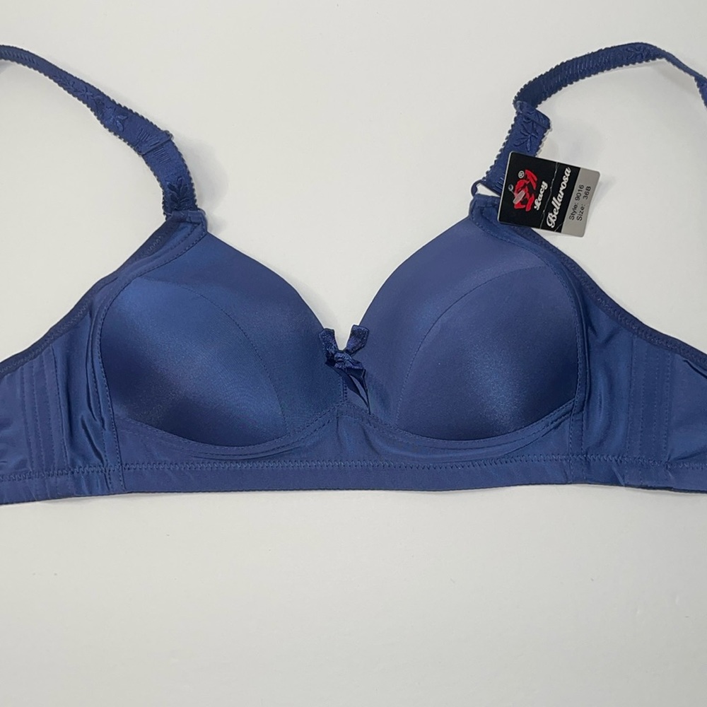 Push Up Light Padded Wireless No Wire 3 Hooks T- shirt Bra. NWT
New Arrival